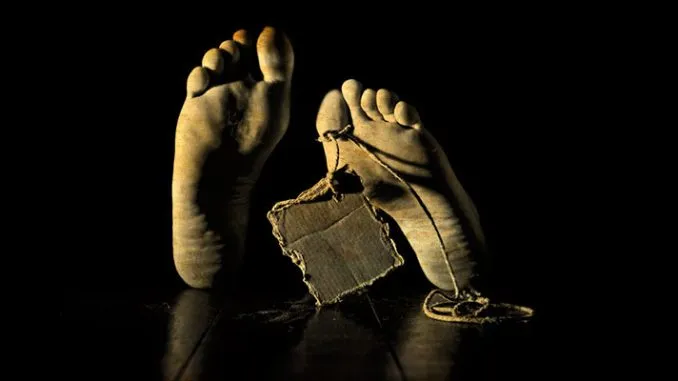 'बीड़ी का बंडल' पड़ा जान पर भारी : रोड क्रॉस करते वक्त तेज रफ्तार कार ने मारी टक्कर, शव के ऊपर से गुजरते रहे वाहन